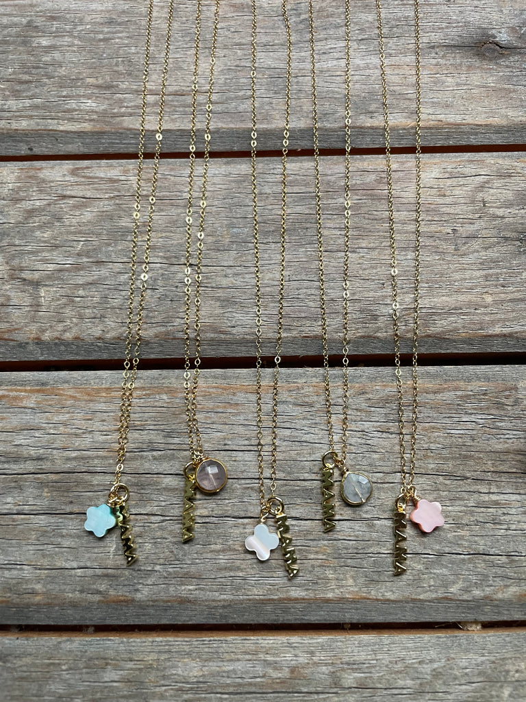 ‘Mama’ gold Necklace