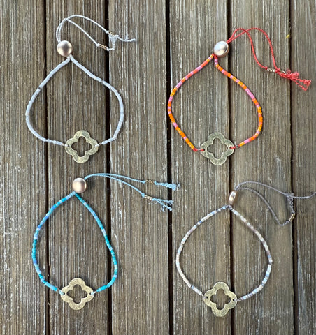Adjustable clover bracelet