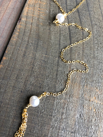 Dainty y-shape necklace with pearl